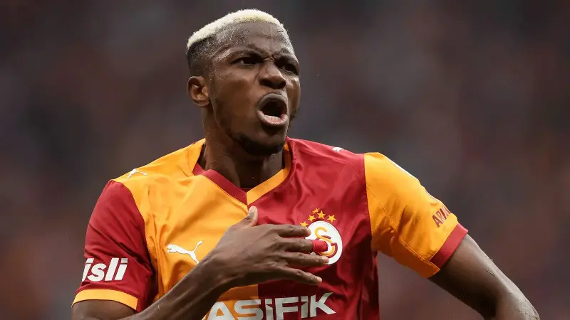 La trayectoria profesional de Osimhen: cómo el delantero nigeriano llegó a la cima