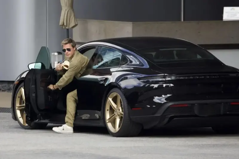 Porsche Taycan.jpg