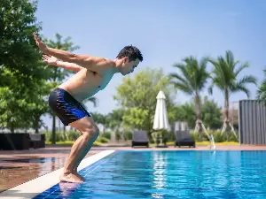 Swimming in hot weather: How to prevent cold shock when entering the water.