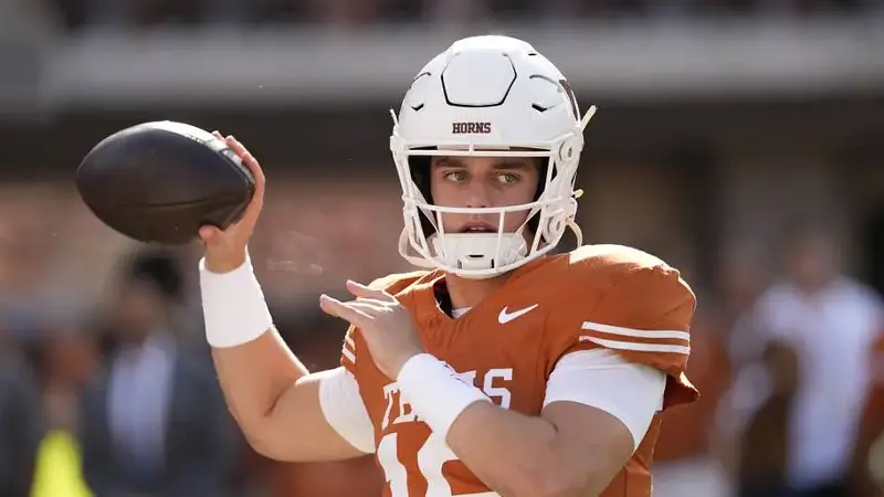 Texas Longhorns quarterback Arch Manning