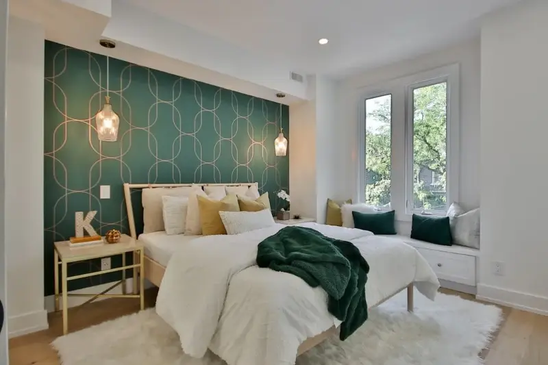 Measurement mistakes are one of the most frequent problems when decorating your walls with wallpaper. 