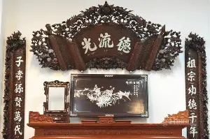 The mother-of-pearl inlay craft of Chuôn Ngọ village and the effort to preserve its essence.