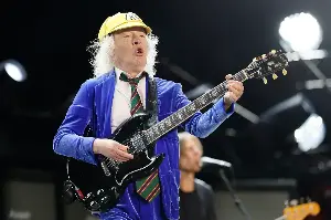 Review: AC/DC did the same thing it always does. Devil horns-wearing Philly fans lapped it all up.