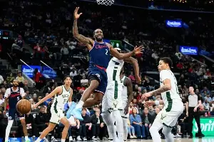 NBA: Kawhi Leonard, Clippers slip past struggling Bucks