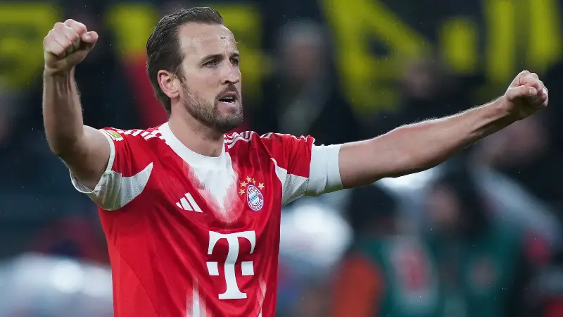 More silverware for Kane