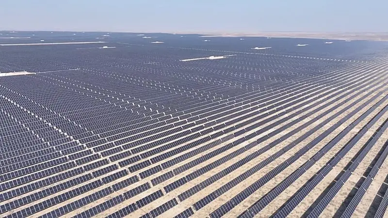 Cómo los proyectos solares y eólicos aceleran la transición energética de Uzbekistán