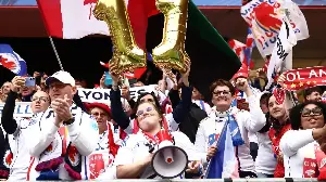 A French club sacks its coach after a 13-0 win!