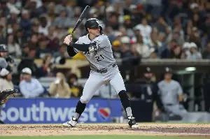 White Sox designate former 22-HR outfielder for assignment