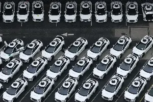 Waymo rolls out driverless cabs to two new cities