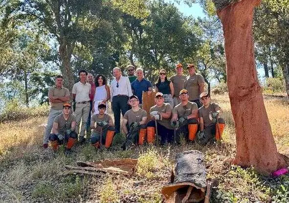 La Junta impulsa la VII Escuela de Descorche en los montes públicos de la provincia de Córdoba