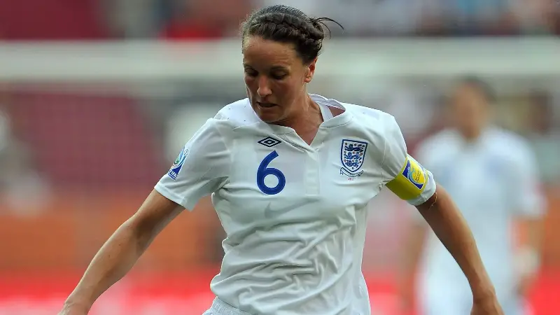 Casey Stoney (130 partidos internacionales)