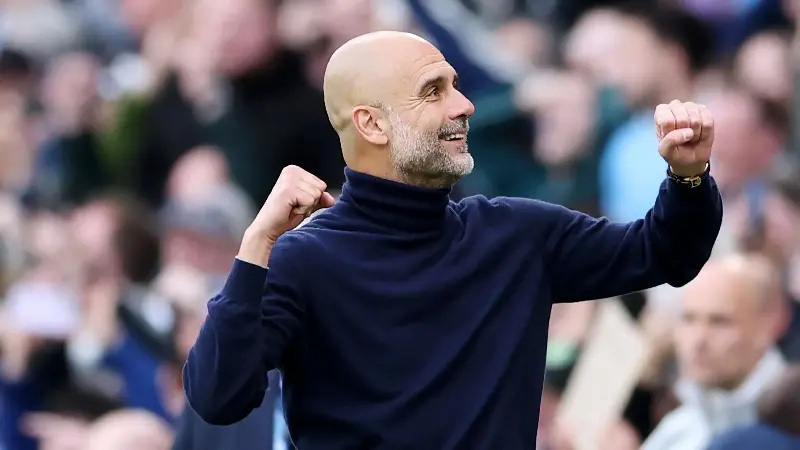 Suplentes y entrenador