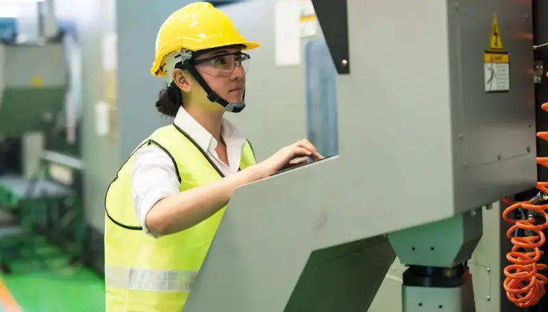 Lavoro, più di 1,5 milioni di assunzioni entro novembre: chi assume e figure ricercate