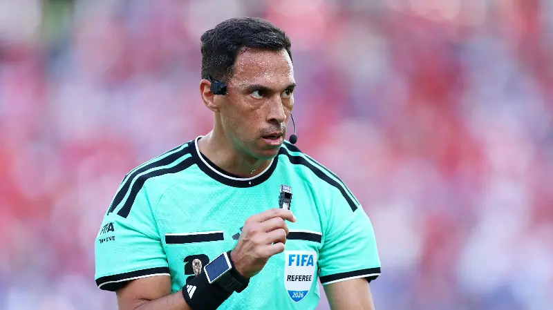 «¿Por qué ha cambiado la FIFA su costumbre?». Gran indignación en Francia tras el nombramiento del árbitro del partido de Marruecos