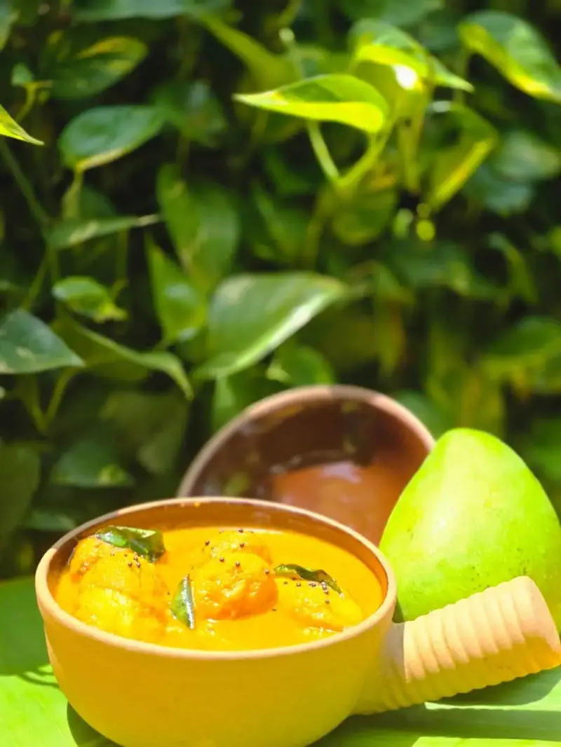 The recipe has sweet, spicy, and slightly pungent flavour notes. 