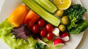 Doctor lists simple superfoods that help support women’s gynaecological health