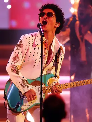 Bruno Mars denies shading Taylor Swift