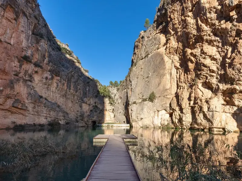 Piscina natural de aguas turquesas en el Cañón del Turia: GUÍA
