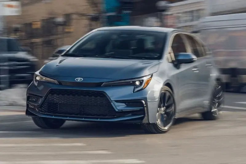 https://static-images.vnncdn.net/vps_images_publish/000001/000003/2026/8/9/toyota-corolla-114.jpg