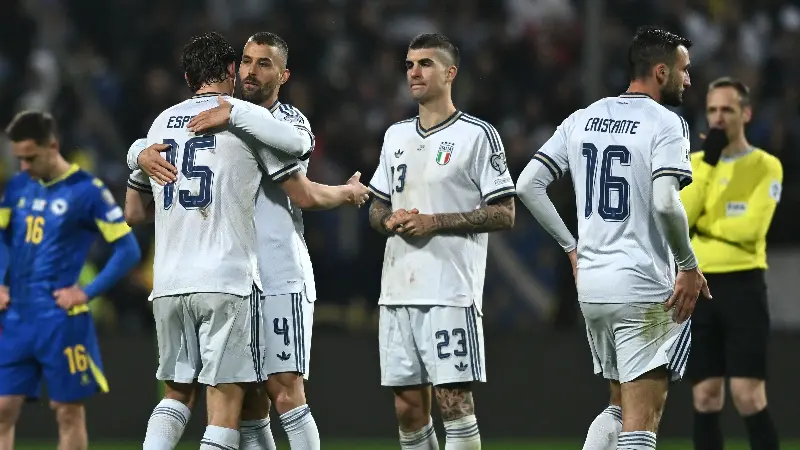 La humillante derrota en Zenica sella el destino de Italia