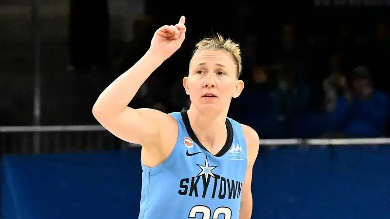 Chicago Sky guard Courtney Vandersloot