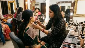 Delhi makeup artist reveals ₹4.5 lakh earnings in one week, shares 'reality behind the milestone'