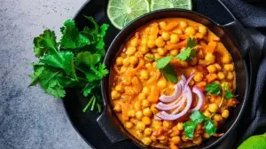 Looking For A Light Dinner? Try This Protein-Rich Chickpea Tikka Masala At Home
