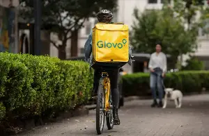 Glovo recorta su ERE inicial y fija condiciones de salida para 436 riders