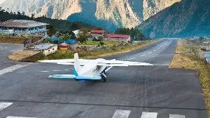 8 of the World’s Most Terrifying Airport Landings You Have to See to Believe