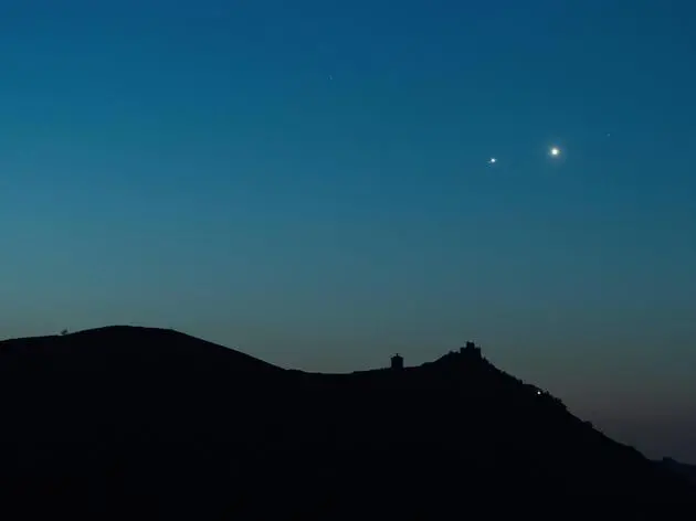 Jede Nacht ein Stückchen näher: Venus und Jupiter steuern auf spektakuläre Annäherung zu