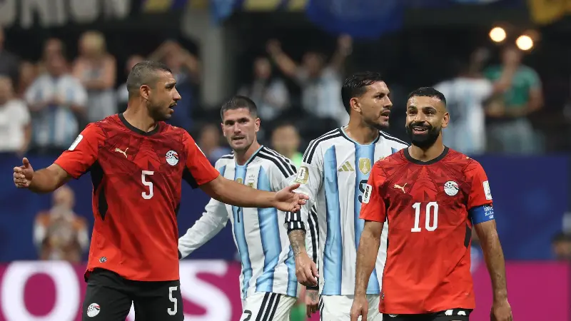 Nueva explicación a la polémica: ¿Por qué el árbitro no pitó penalti a Salah contra Argentina?