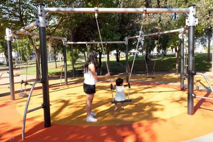 El Ayuntamiento culmina la reforma y ampliación de seis parques infantiles con 370.000 euros de Diputación