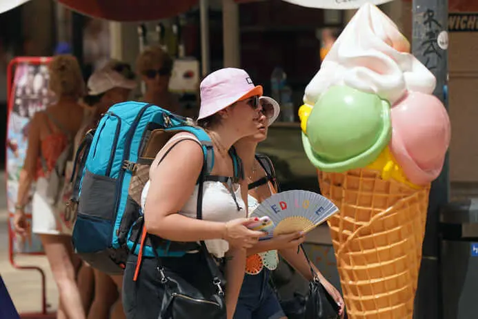 La llegada de turistas internacionales a Andalucía asciende un 12,69% en mayo con 2.055 millones de gasto