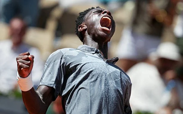 Moise Kouame gửi lời cảm ơn Alcaraz, nguồn cảm hứng cho câu chuyện cổ tích ở Roland Garros - Ảnh 1.