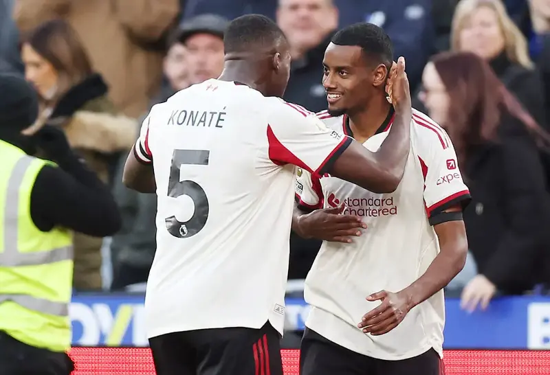 Ngoại hạng Anh: Isak tỏa sáng, Liverpool thắng 2-0 trước West Ham- Ảnh 1.