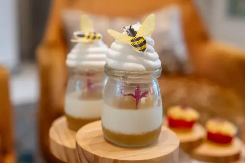 Golden Nectar Afternoon Tea Chrysanthemum Honey Pavlova