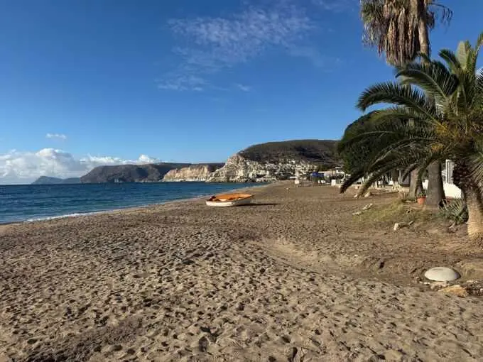 El Parque Natural Cabo de Gata-Níjar supera ya las denuncias de todo 2025 por turismo activo sin autorización