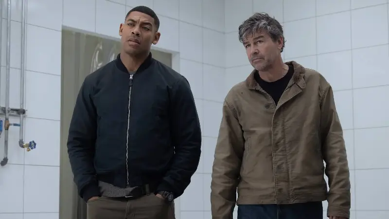 Aaron Pierre as John Stewart and Kyle Chandler  as Hal Jordan in Lanterns episode 4