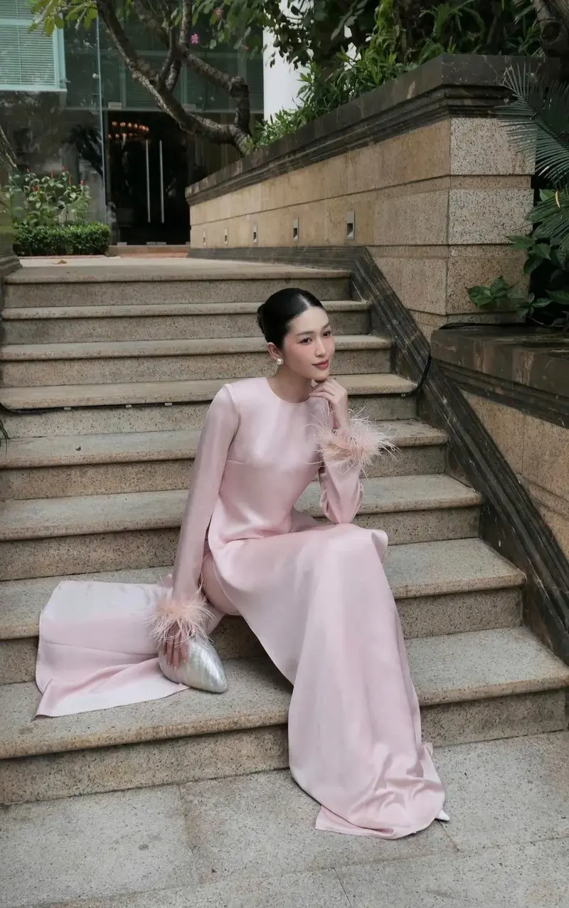 5 outfit styles that will help women score points at year-end parties - image 1