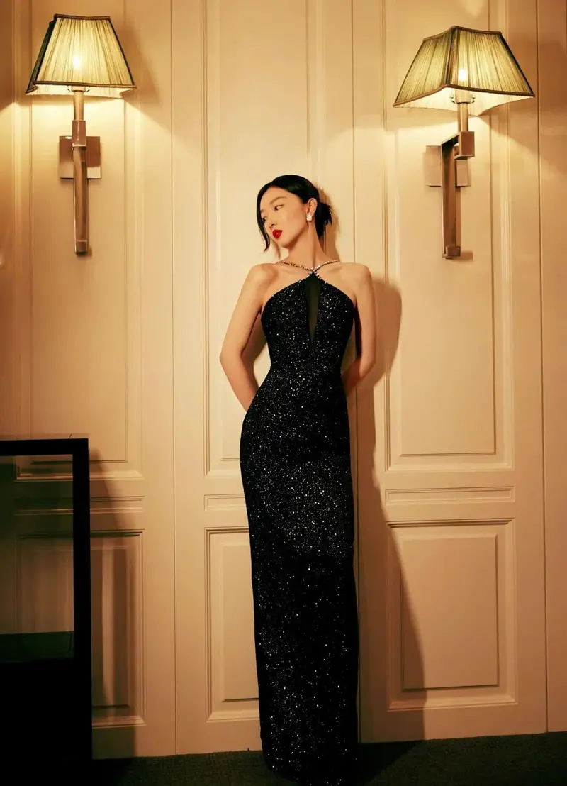 5 outfit styles that will help women score points at year-end parties - photo 3