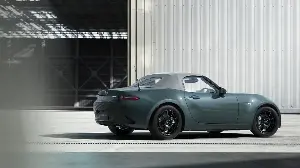 Mazda debuts Zinc Green Metallic for MX-5 Miata soft-top and RF