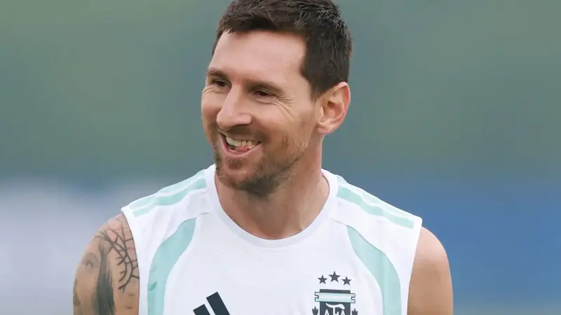 Abou Treika lo suelta: ¡Messi se merece dos Balones de Oro, no uno!