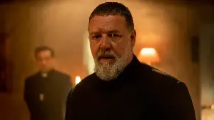 How Russell Crowe Defended Himself After Viral Video Showed Him Sternly Warning Fans Who Crowded Him