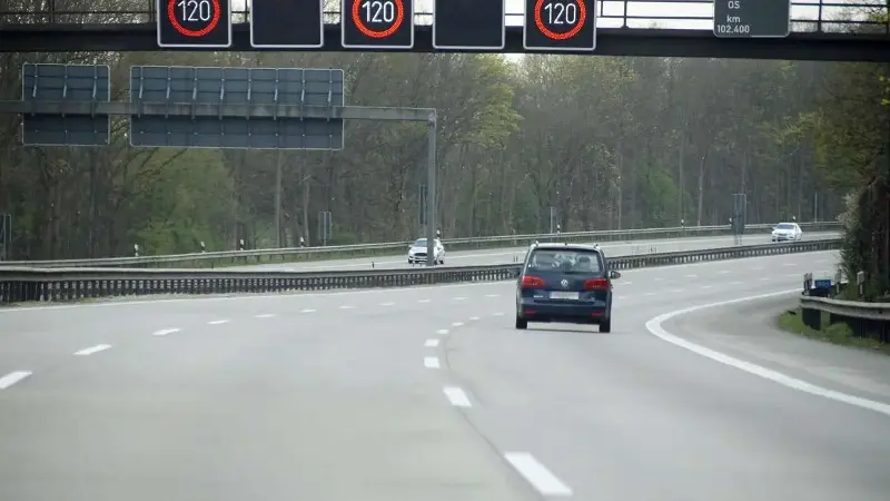 Kann zu „kurzzeitiger Einstreifigkeit“ kommen: Sperrungen auf der A1 in Niedersachsen – mehrere Wochen lang