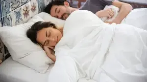 Memory foam mattress topper vs Microfiber mattress topper: Which one is the right pick for you and why?