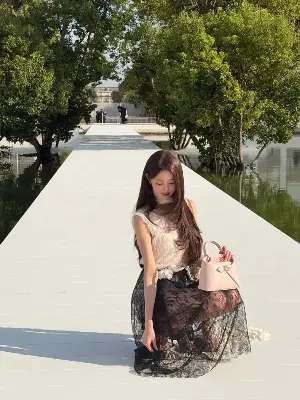 IVE’s Jang Wonyoung Debuts at Dior Paris Show With New ‘Mushroom Cut’