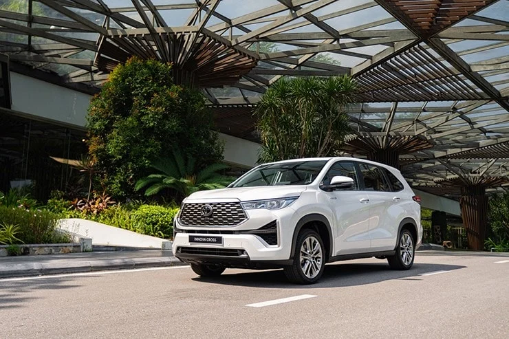 The 2026 Toyota Innova Cross boasts a modern and youthful SUV-style exterior.