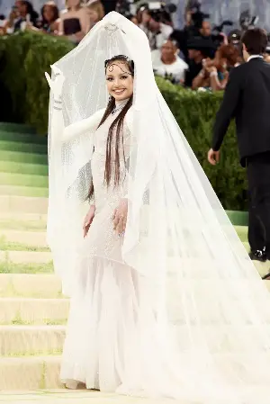 BLACKPINK Dominates the 2026 Met Gala: Lisa and Jisoo Lead the ‘Best Dressed’ Lists Amid Fierce Fashion Debates
