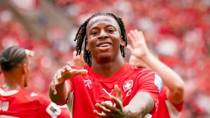 Johan Manzambi, extremo izquierdo valorado en 50 millones de euros, se dirige al Newcastle United