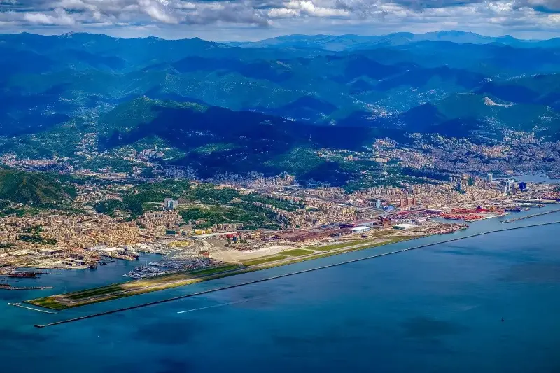 What's on the 12 most unusual airport runways in the world? - Photo 6. Có gì ở 12 đường băng sân bay kỳ lạ nhất thế giới?- Ảnh 6.